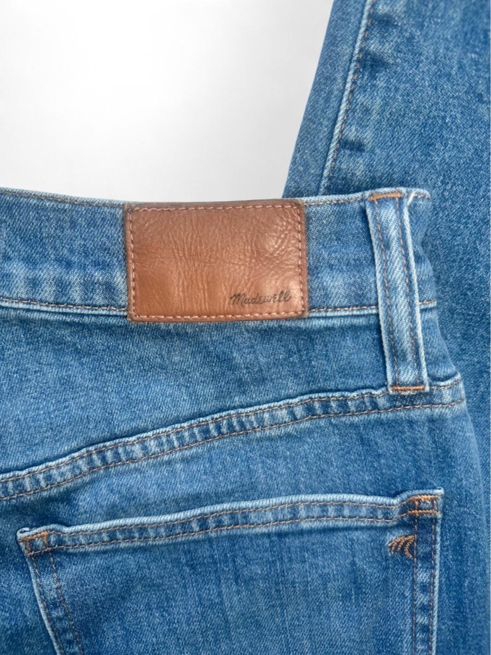 Madewell Women’s Medium Blue Straight-Leg Jeans with Brown Patch - Picture 3 of 8